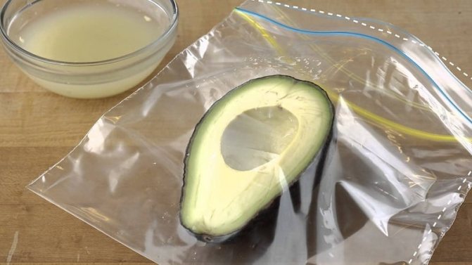Как правильно хранить разрезанный авокадо