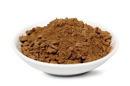 Натуральный какао порошок в миске