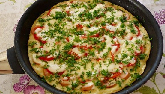 Пицца на готовой основе на сковороде