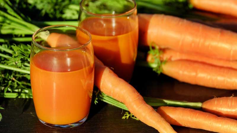 Польза и вред морковного сока: готовим и пьем правильно с максимальным лечебным эффектом