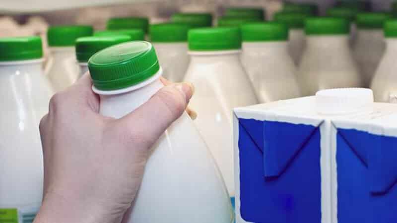 Сколько хранится молоко пастеризованное: какие условия и при какой температуре