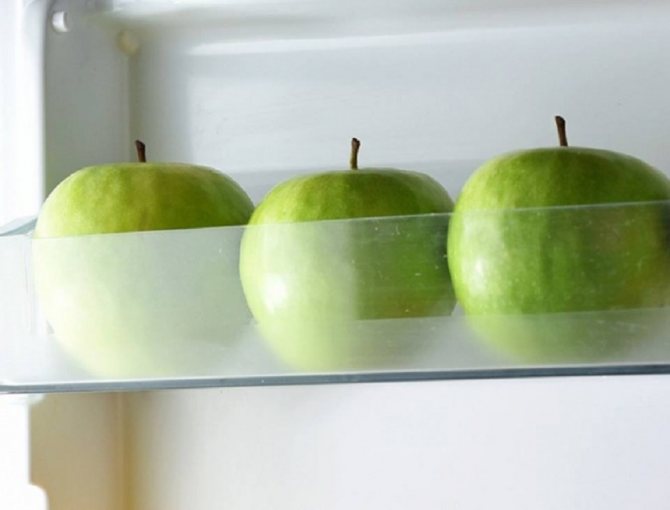 яблоки в холодильнике